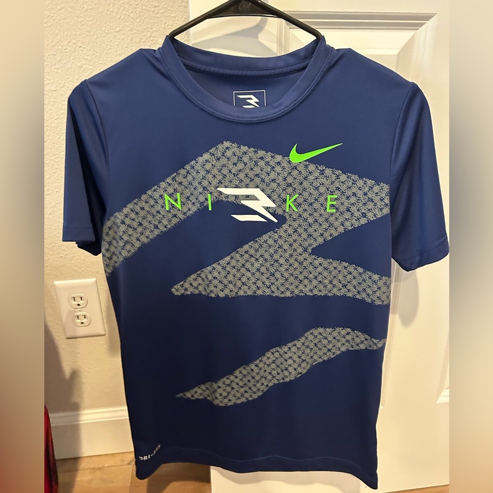 Youth boys Nike tee. Size large